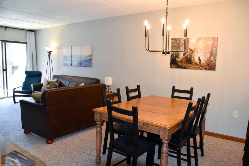 Apartmán Cozy Mountain Getaway! Mountain Views! 2 Bed, 2 Bath, Sleeps 6 Gatlinburg Exteriér fotografie