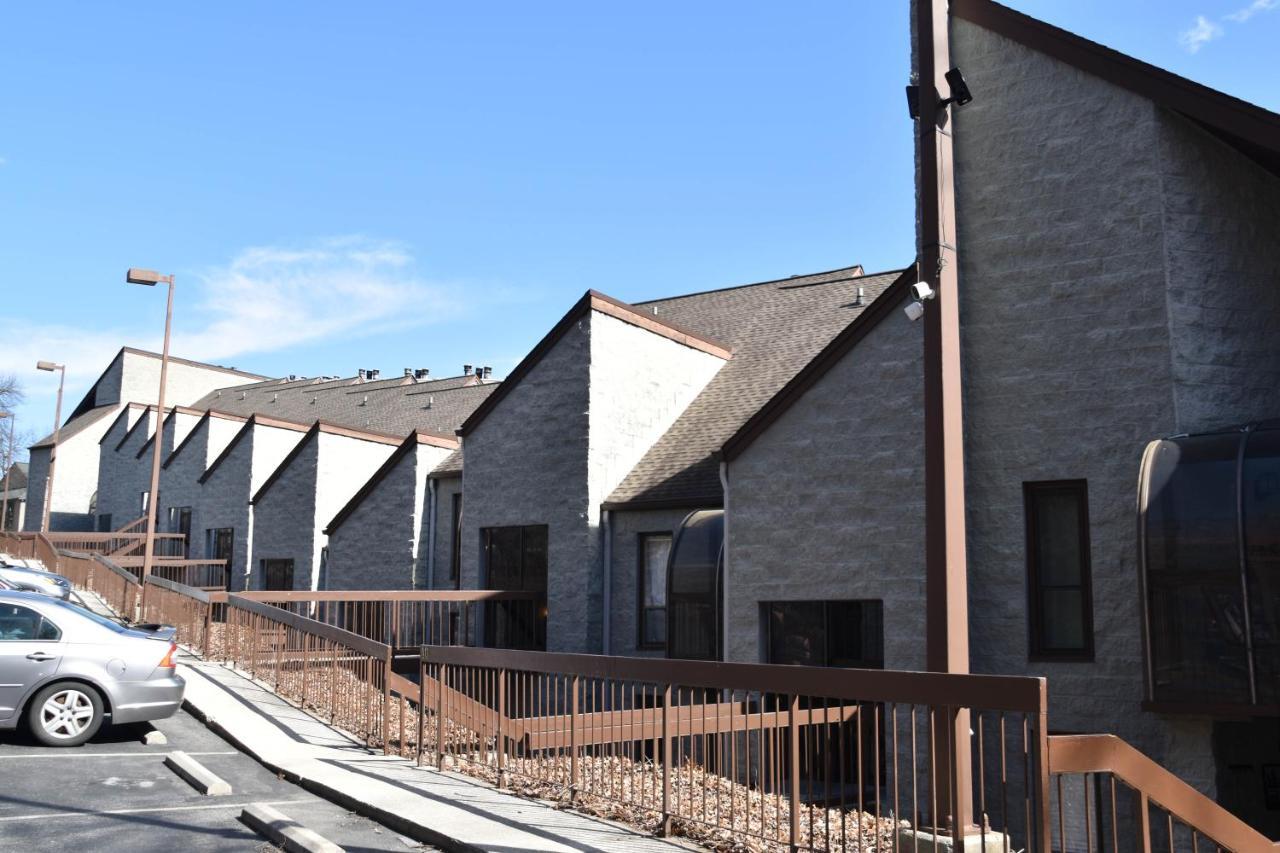 Apartmán Cozy Mountain Getaway! Mountain Views! 2 Bed, 2 Bath, Sleeps 6 Gatlinburg Exteriér fotografie