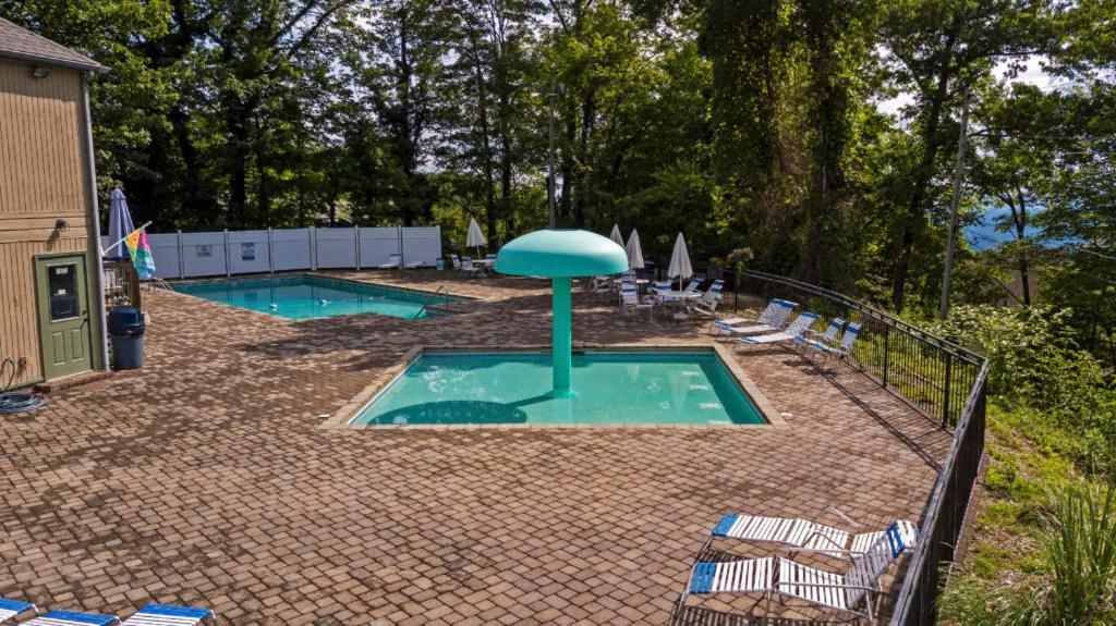 Apartmán Cozy Mountain Getaway! Mountain Views! 2 Bed, 2 Bath, Sleeps 6 Gatlinburg Exteriér fotografie